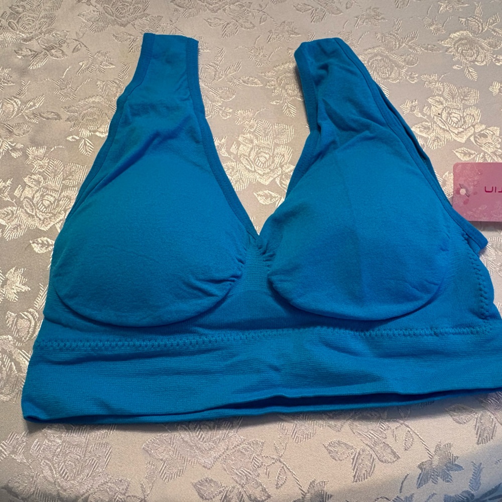 NWT Jiviestin blue sports bras size Medium, M